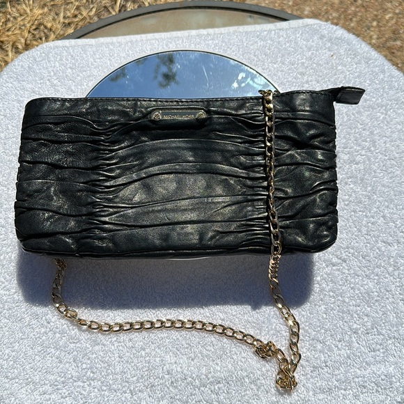 GUC Michael Kors wristlet - Picture 2 of 5